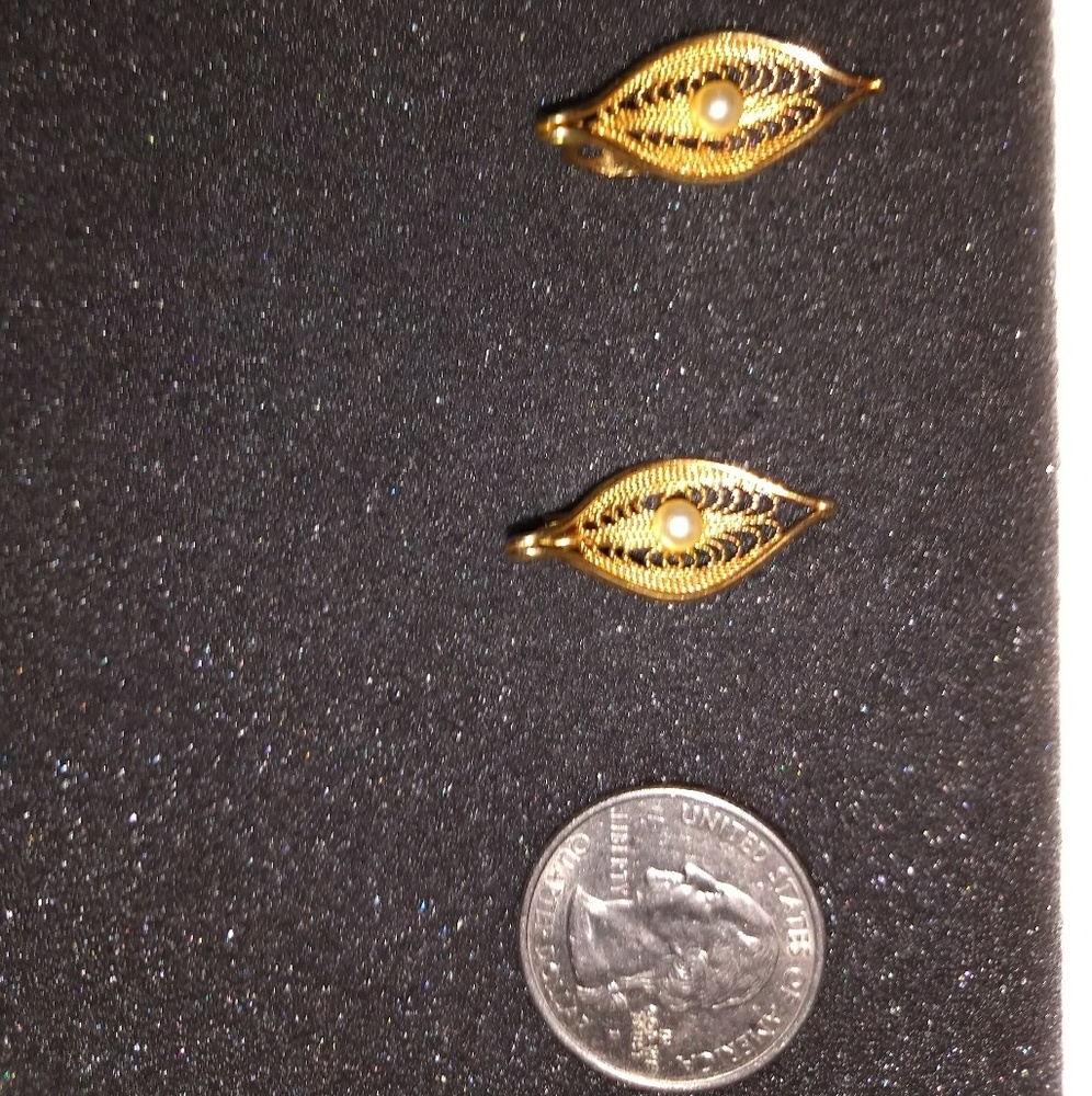 60's  Gold leaf earring with small pearl in center